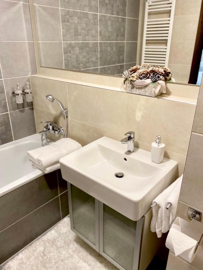 Die Oase - Luxurious Apartment Near The City Center With Free Parking Μπρατισλάβα Εξωτερικό φωτογραφία